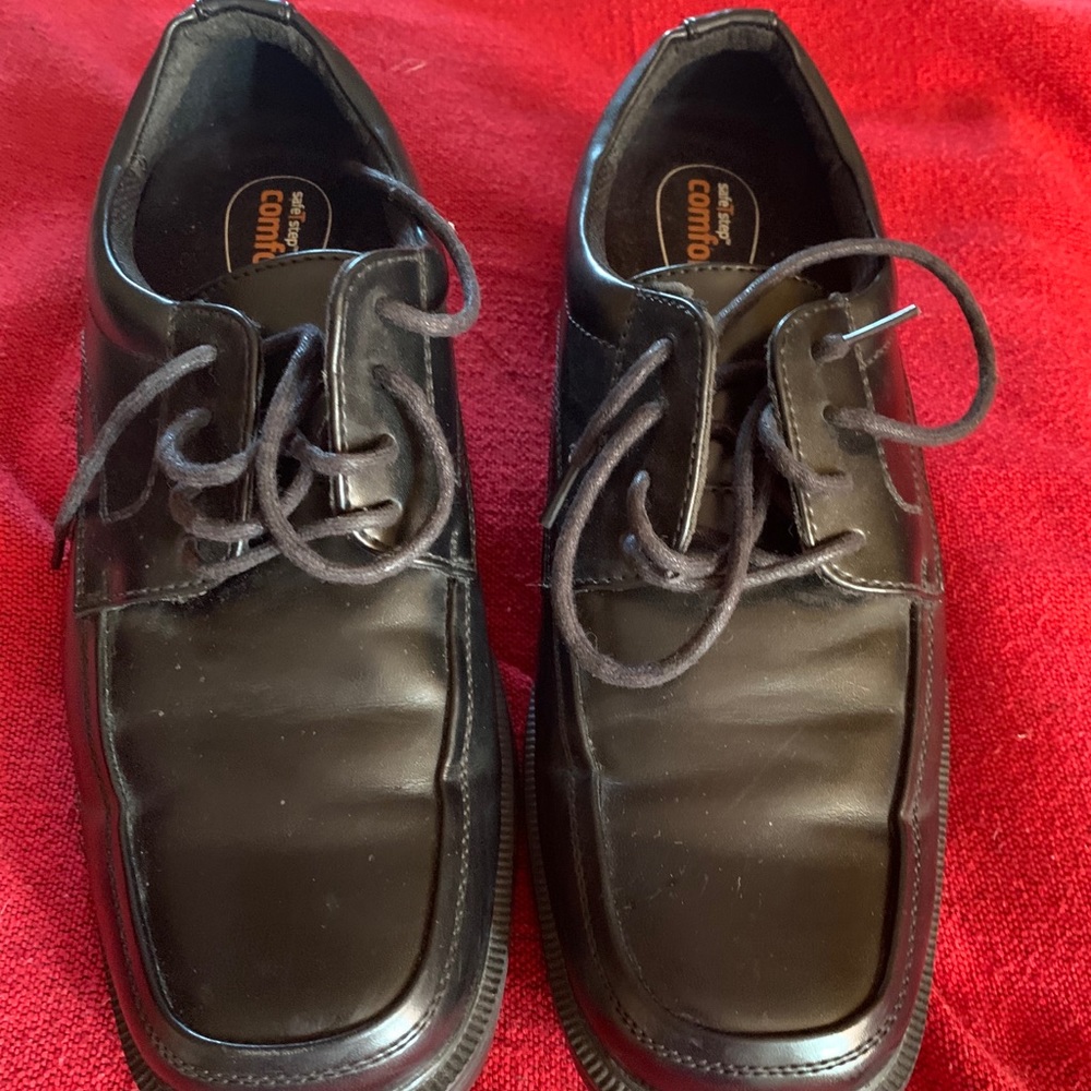 Dress shoes